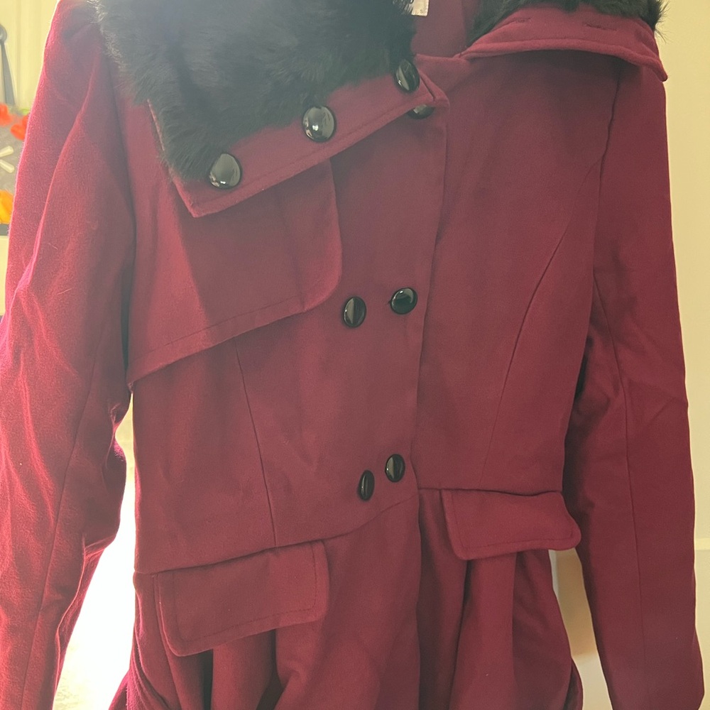 Zeagoo Maroon Trench Coat with Black Faux Fur Collar